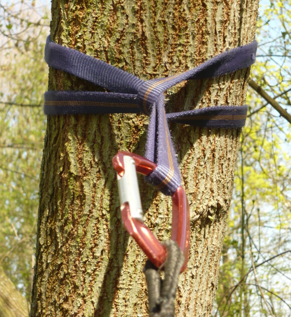 Hang a Hammock in a tree with climbing sling and carabiner