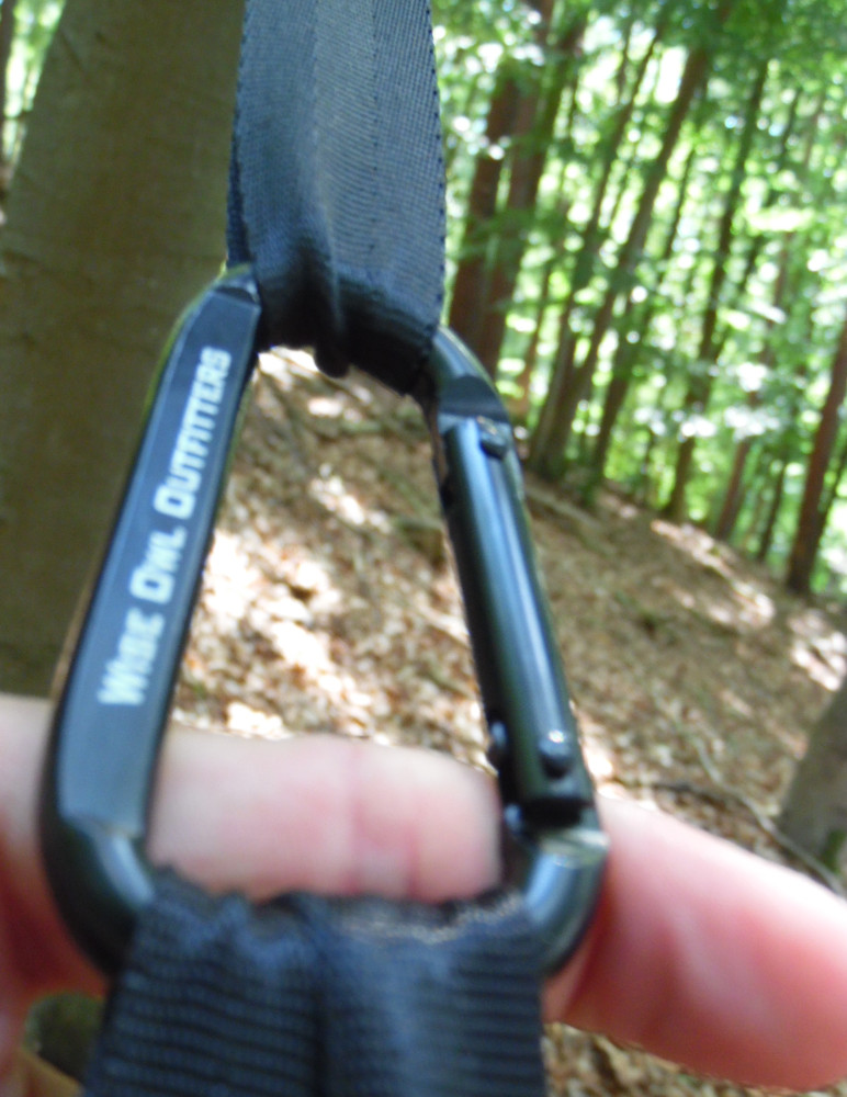 The supplied carabiners should be replaced by climbing carabiners made of aluminum